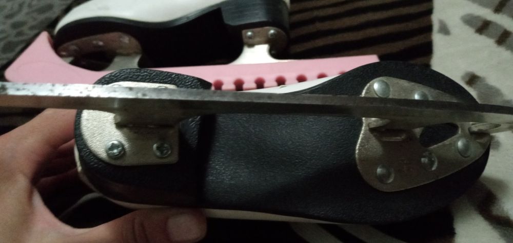 Коньки фигурные белые