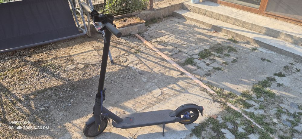 Trotineta xiaomi scooter3 vând sau schimb cu telefon