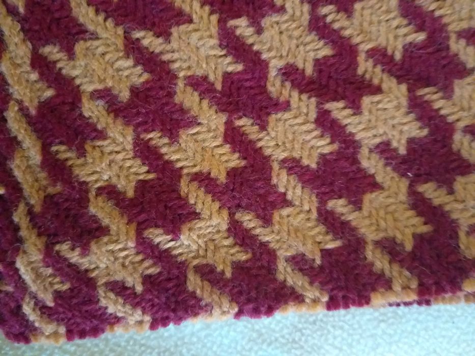 Топъл, моден шал