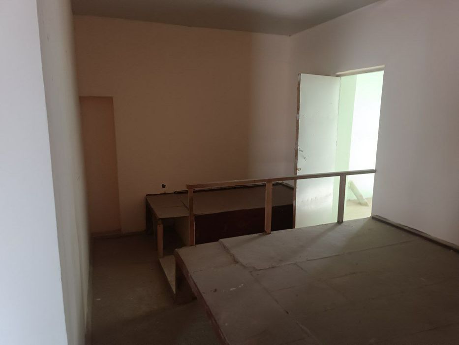 Bino sotiladi Bandixon bozori ichida