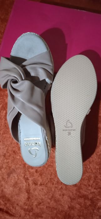 Босоножки женские