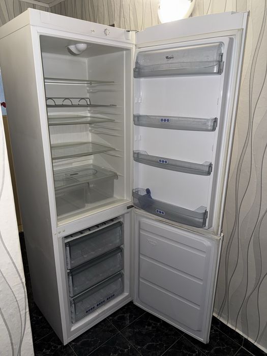 Хладилник с фризер Whirlpool ARC 5550