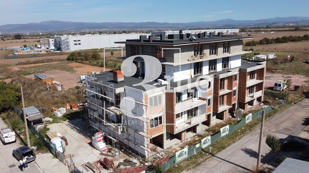 Продава се Двустаен апартамент в Елин Пелин - 79 кв.м за 995 €/кв.м - Снимка #3