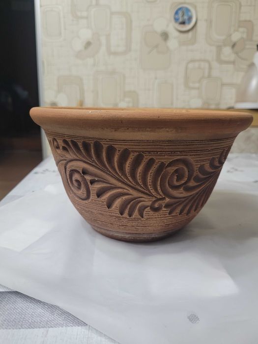 продам горшок для цветов.