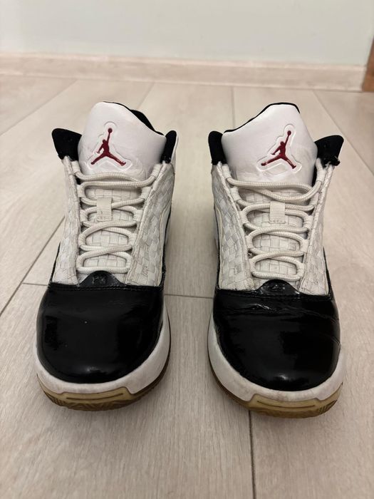 Adidasi Jordan stare buna