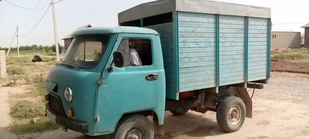 Uaz bortovoy. SOTILADI! Moshina yurib turibdi, holati zo'r