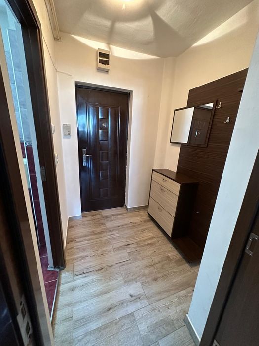 Inchiriez garsoniera Tractorul, pet friendly