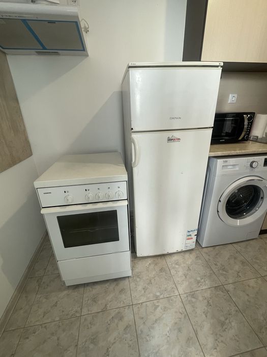 Хладилник Crown  готварска печка Сименс