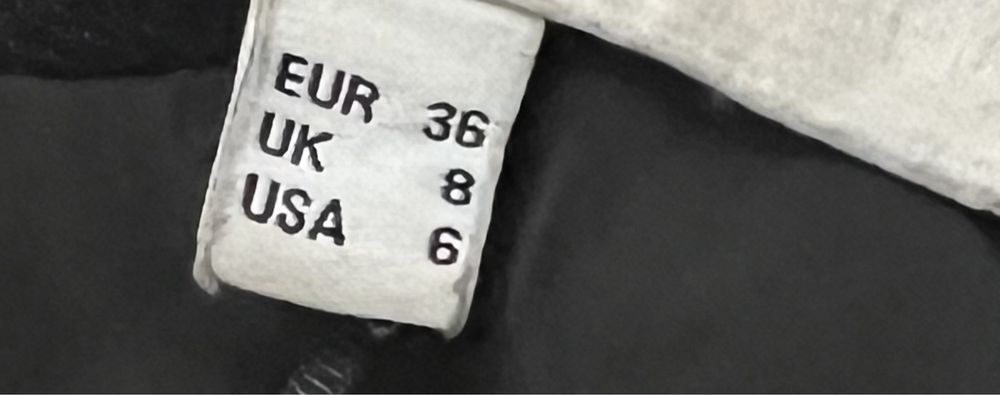 Пальто с капюшоном черное .