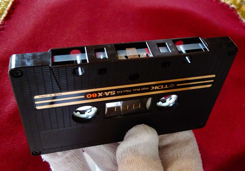 Аудиокасета TDК High Resolution с брейк музика.