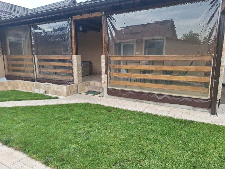 Vând folie cu rulouri  pentru terasă,  retractabile cu manivelă