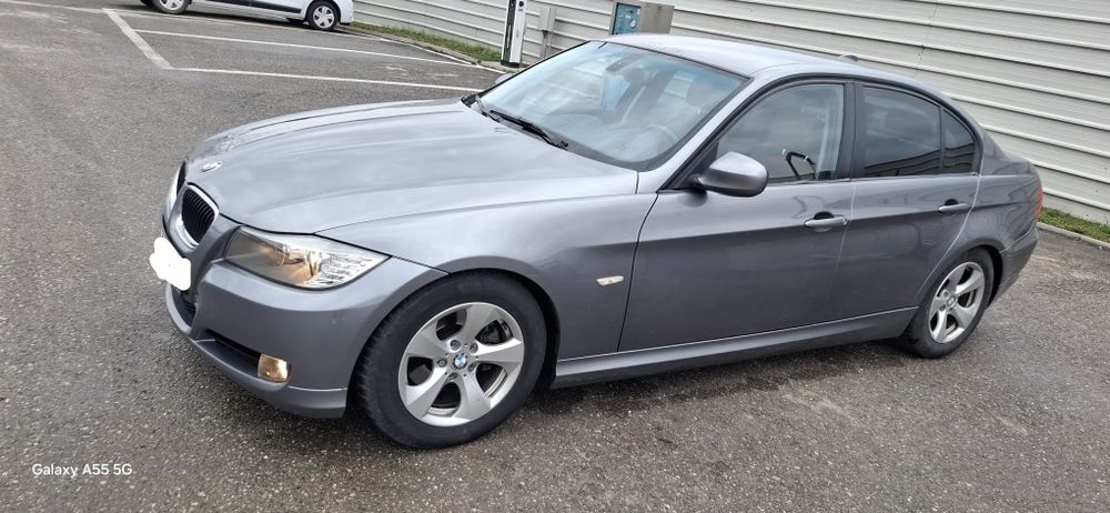 Vând BMW E90 2011 impecabil 177 CP