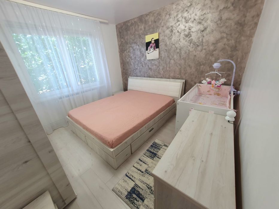 Vând apartament cu 2 camere etajul1 în cartierul Unirii