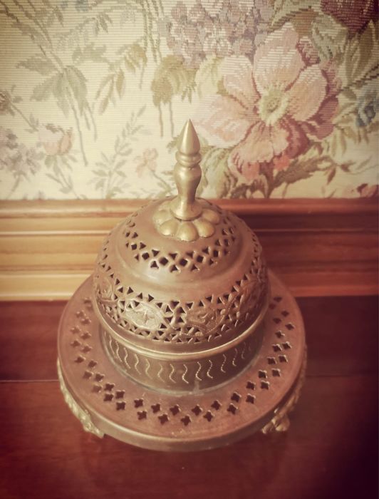 Антикварен съд ,кандило за миризми, благовонни масла, тамян и есенции