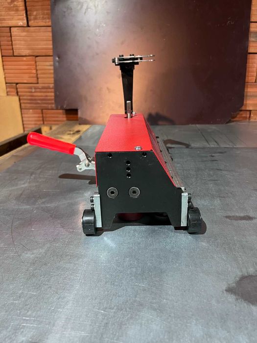 Машина за закопчаване на шлайбах нова