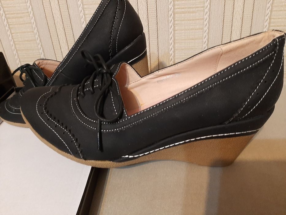 Обувки на платформа, размер 40, нови,  кожа, набук., не са обувани.