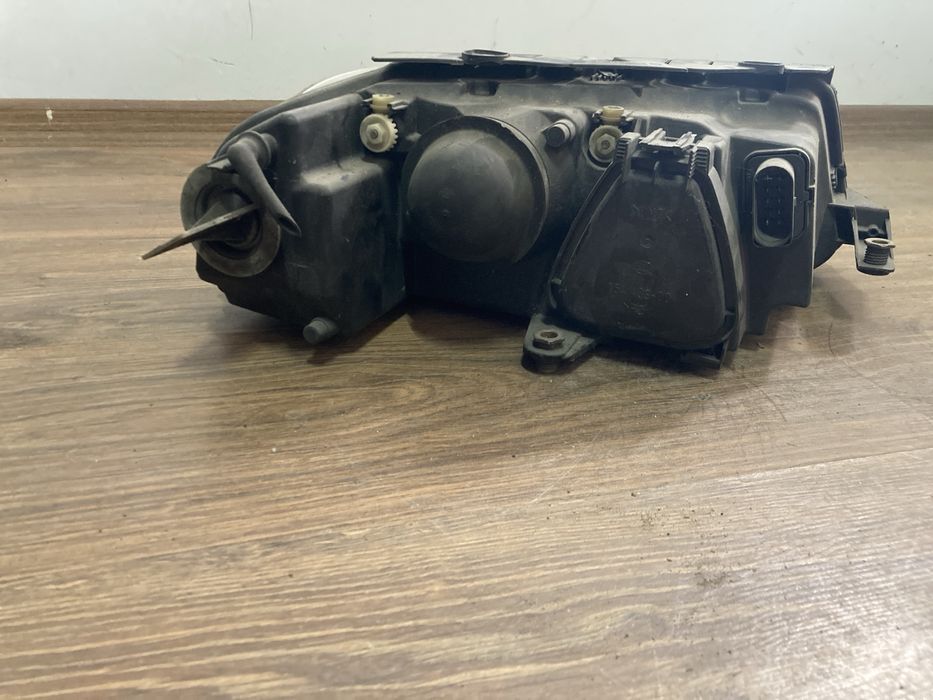 Ляв фар за Volkswagen Passat 5.5 / Фолксваген Пасат 5.5 2003г