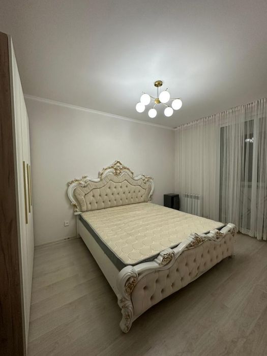 Кровать с матрасом