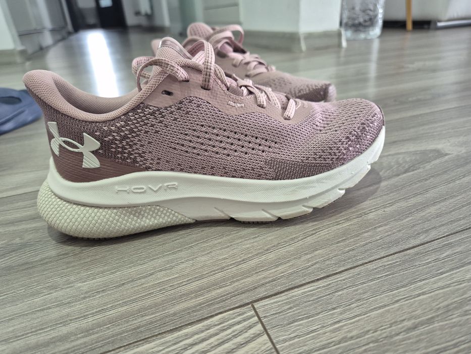 Adidasi under armour