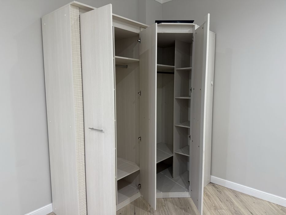 Продам угловой шкаф