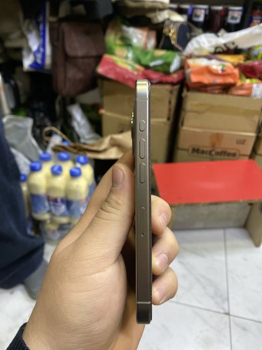 Ayfon 15 pro ekran almashgan arginaliga va azgina dog’ tushgan halos.