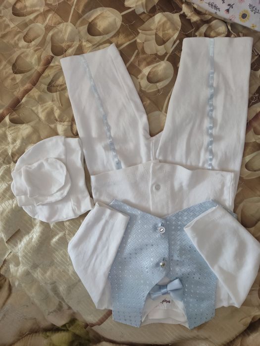 Продам костюмчик на выписку