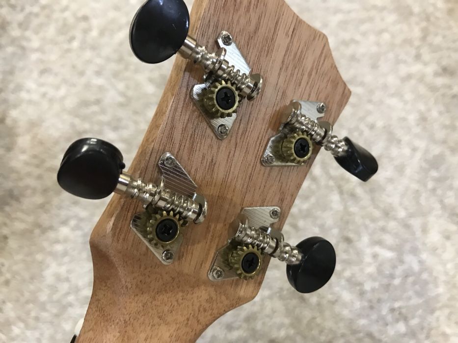 Укулеле сопрано новая (ukulele) + чехол