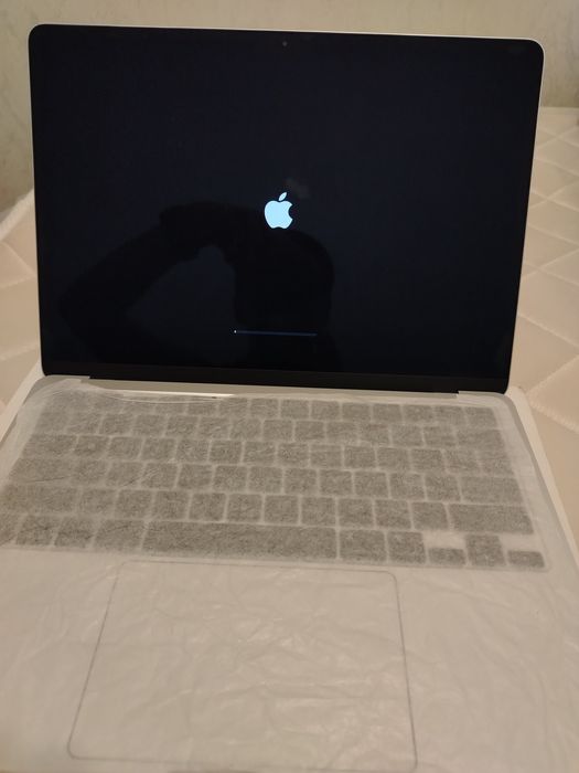 MacBook M3 air. 16/256 GB.