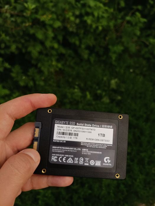 Продам SSD Gigabyte 1TB (модель GP-GSTFS31100TNTD).