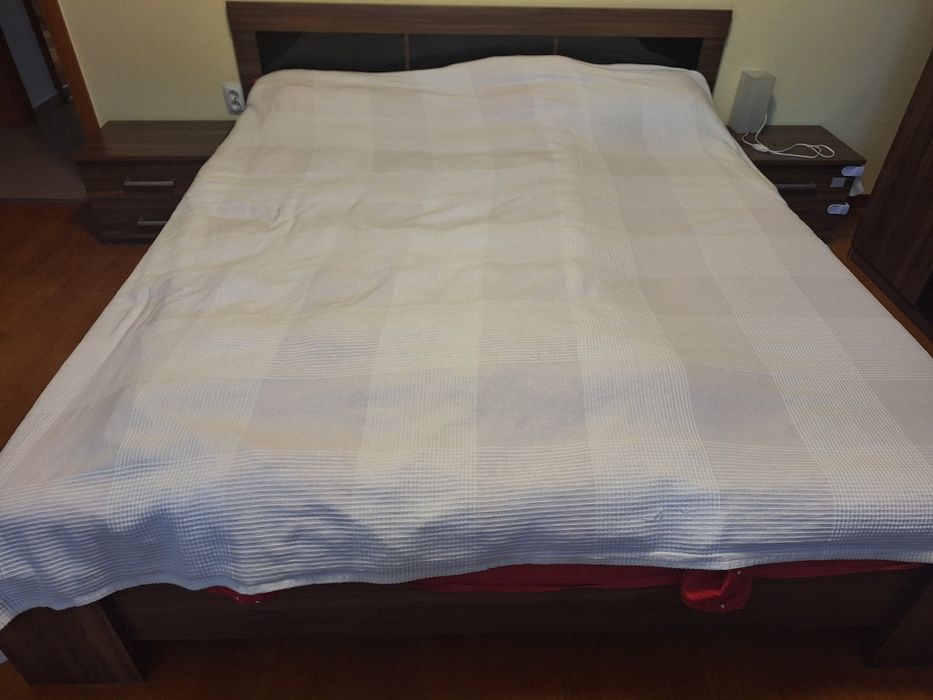 Спалня ( легло с матрак и рамки) от Айко