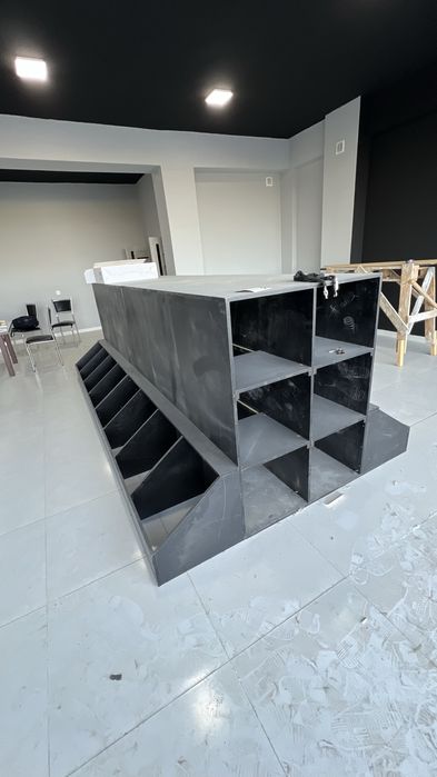 Santexnika do’konlari uchun savdo javoni sotiladi.