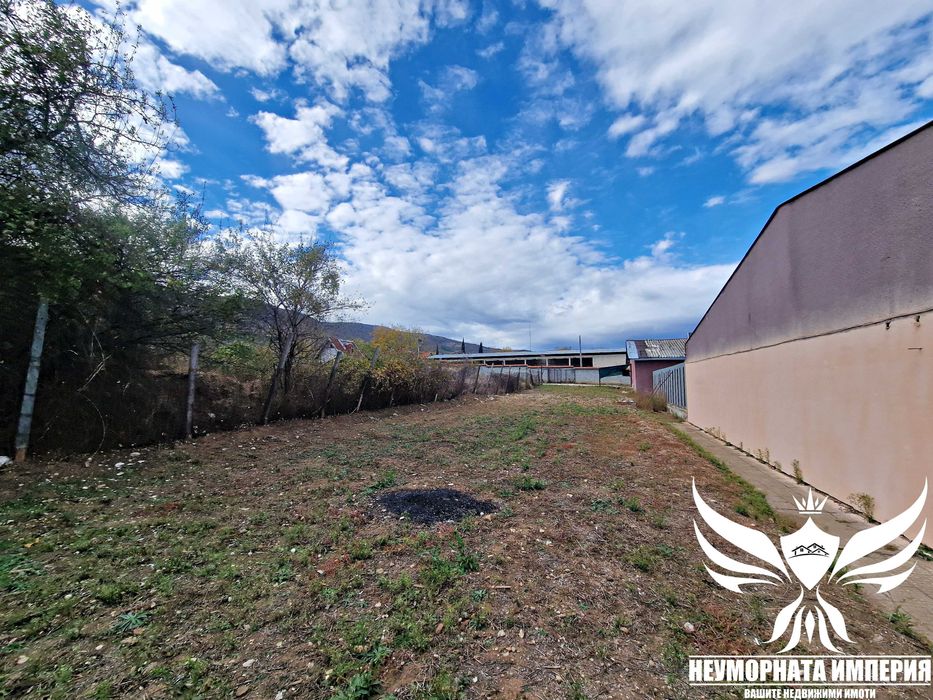 Продавам склад/селскостопанска сграда 166РЗП и земя 310кв в с.Червен