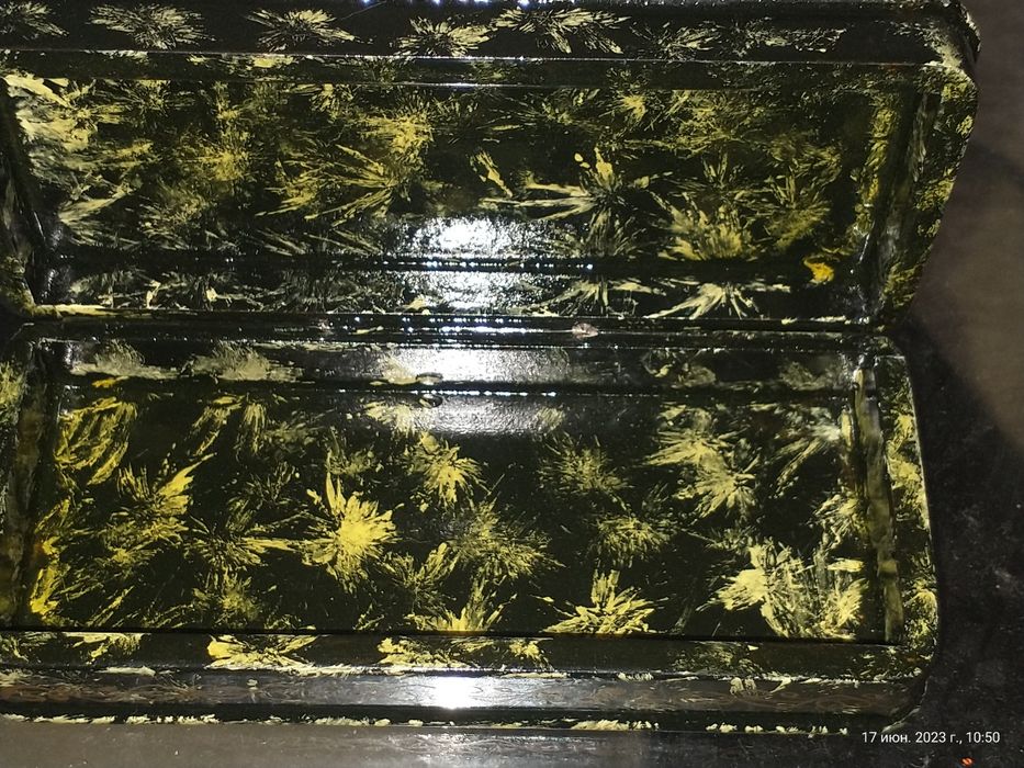 Продавам кутийка за бижута, карфици или игли