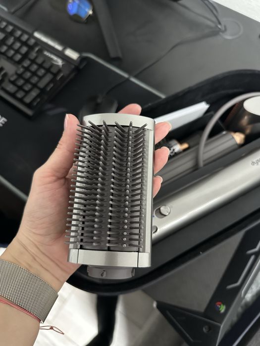 Dyson airwrap James Dyson