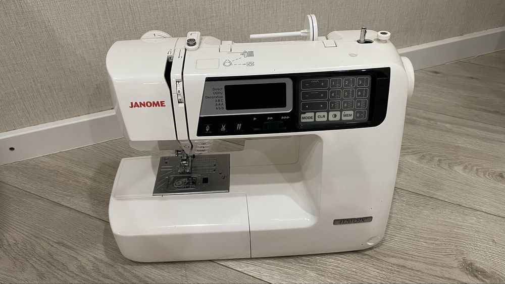 Швейная машинка Janome 4120QDC