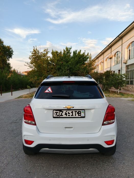 Tracker 1 . Rangi oq kraskasi 30%