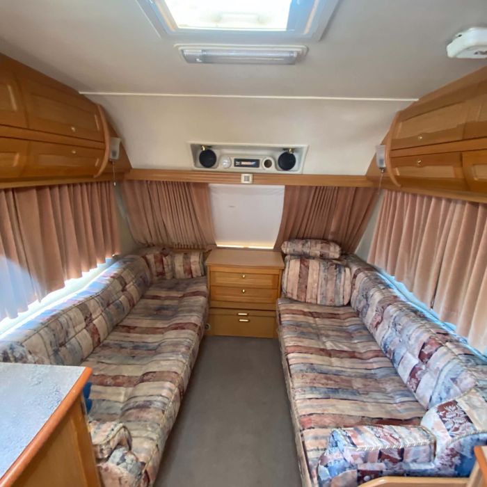 Каравана Elddis 1998.  8 метра, 6 местна
