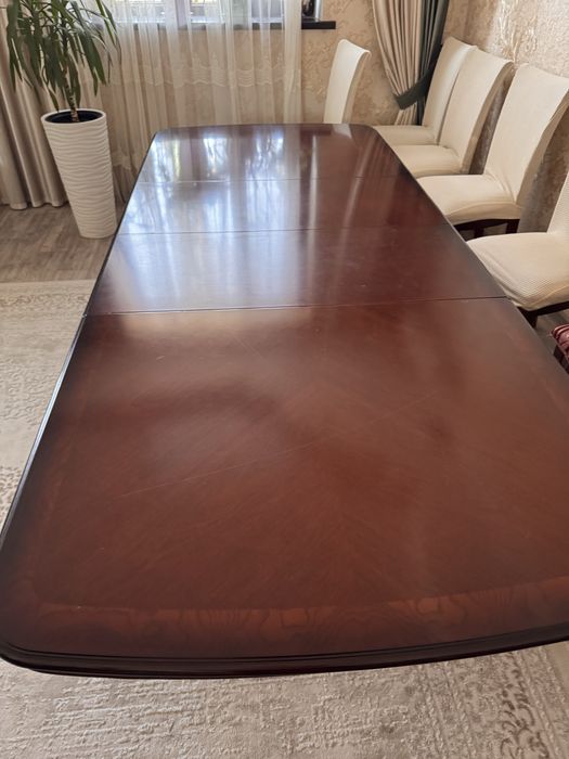 Столь со стульями