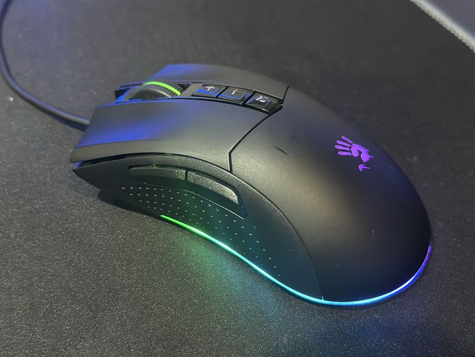 Продавам геймарска мишка bloody es9 rgb esports Gaming mause
