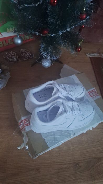 Vând Sneackers Nike Air force1 marimea 36, noi, in cutie