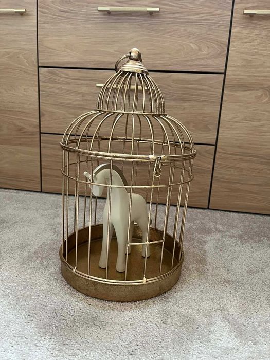 Декоративна клетка с кон