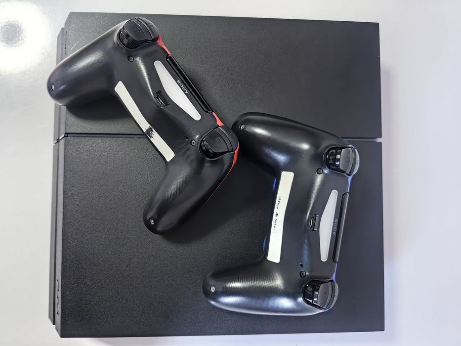 Ps4+2 controllers