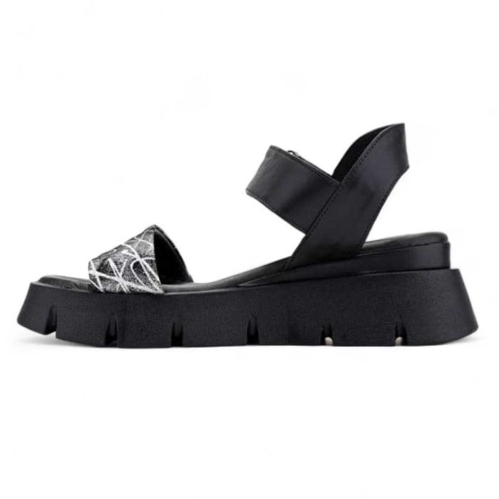 ПРОМО! Сандали на платформа от естествена кожа с атрактивен дизайн.