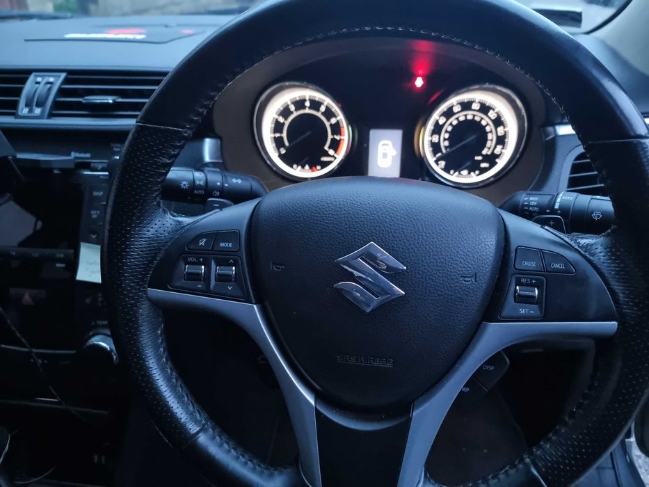 Продавам Suzuki Kizashi 2012 Auto petrol. 2.4cc 220hp. AWD/2WD