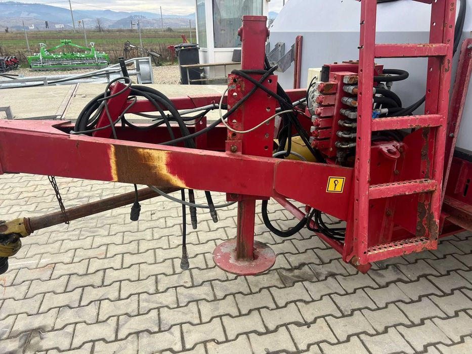 Remorca tehnologica / furajera BVL - 12 m³  ( electric si hidraulic )