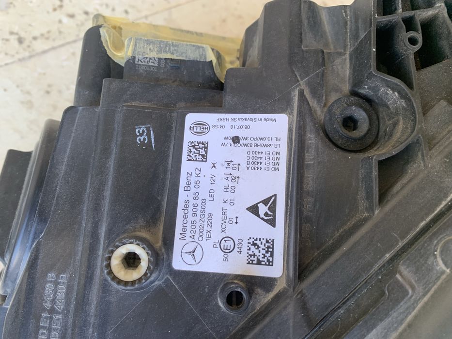 Far Mercedes c class w205 partea stanga