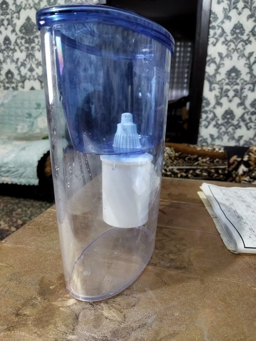 Кувшин - фильтр белоголубого цвета