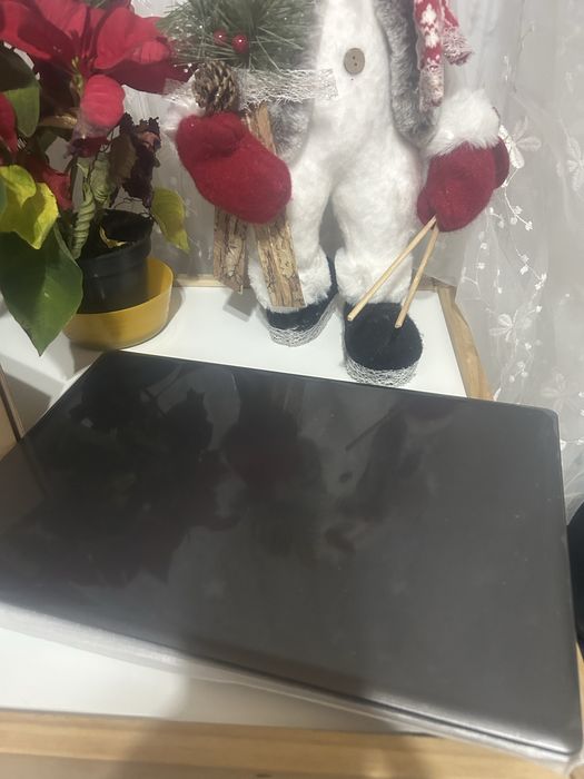 Laptop PC cu 16GB RAM LPDDR4, SSD de 512GB