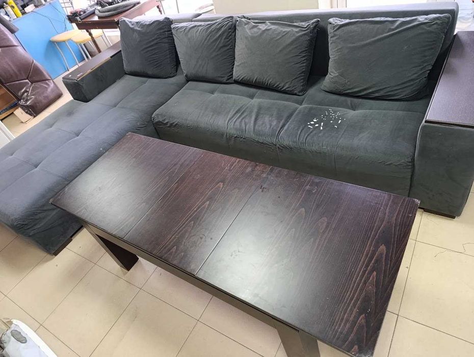 Продавам ъглов диван и разтегателна холна маса