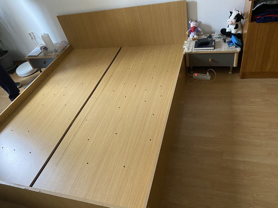 Pat matrimonial de vinzare noptiere incluse in pret